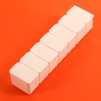 Таблетница «Ряд», английские буквы, 7 секций, 13 см × 3.5 см × 2.5 см, белая