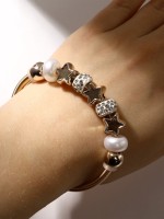 Браслет с шармами «Марджери», жемчуг, звёзды, белый в золоте, d=6.5 см