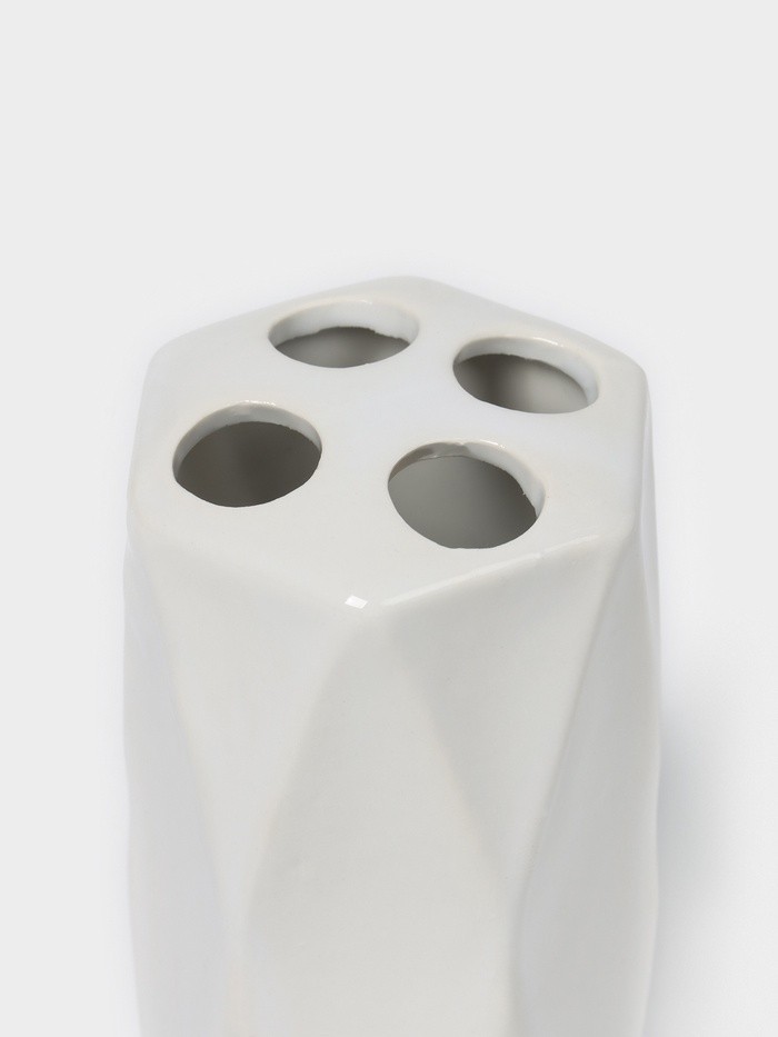 Набор аксессуаров для ванной комнаты Доляна «Геометрия», 4 предмета, дозатор, мыльница, два стакана, белый Набор аксессуаров для ванной комнаты Доляна «Геометрия», 4 предмета, дозатор, мыльница, два стакана, белый