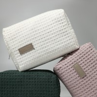 Косметичка женская на молнии TEXTURA, объёмная, средняя, мягкая, вафельная текстура, белая