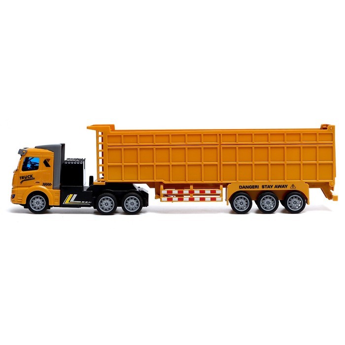 Грузовик радиоуправляемый «Перевозчик», 1:48, свет, работает от аккумулятора