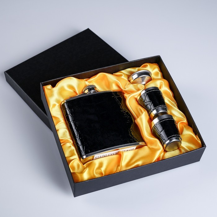 Подарочный набор "Черный крокодил" 4 в 1: фляжка 180 мл, воронка, 2 рюмки,  17 х 18 см