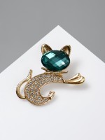 Брошь «Кошечка» с бантом, цвет изумрудно-белый в золоте