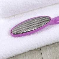 Тёрка для ног, металлическая, с пилкой на ручке, 17 см, цвет МИКС