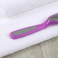 Тёрка для ног, металлическая, с пилкой на ручке, 17 см, цвет МИКС