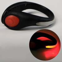 Фонарь-клип с креплением на обувь "Мастер К", 2 режима, CR2032 в комплекте, 7 х 9 см, микс