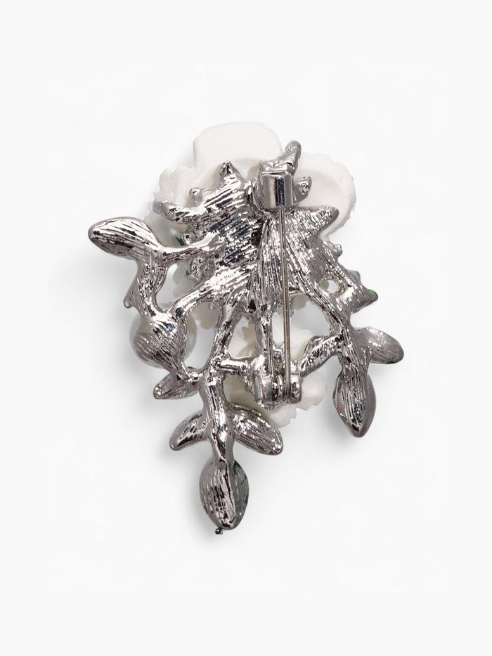 Брошь «Цветы» на ветке, цвет бело-зелёный в серебре