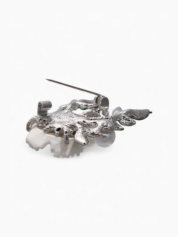 Брошь «Цветы» на ветке, цвет бело-зелёный в серебре