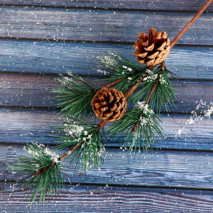 Еловая ветка новогодняя «Зимнее волшебство. Очарование», пластик, хвоя с шишками в снегу, 29 см