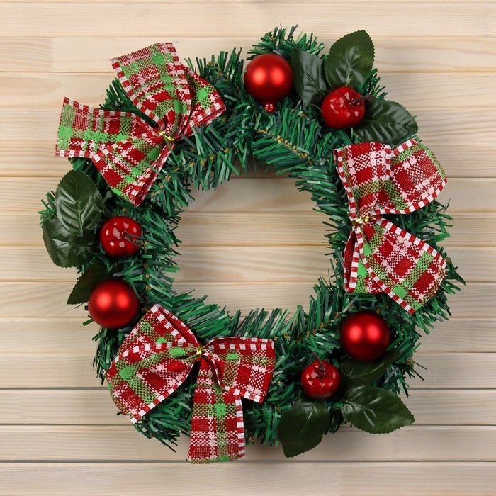 Новогодний венок d-30 см «Зимнее волшебство. Яркая сказка» на дверь, на стену, декор листья, шары, яблоки