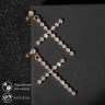 Серьги со стразами «Крестики» с делениями крупные, белые в золоте