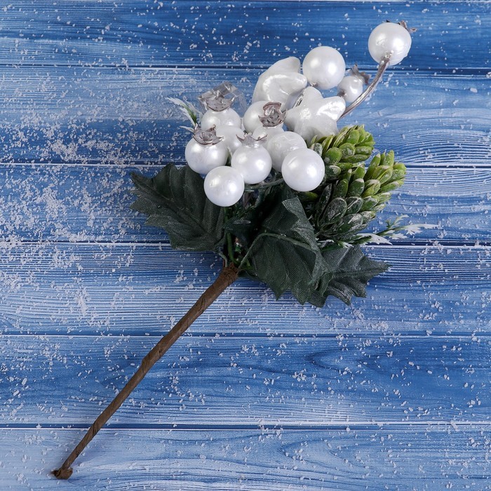 Новогодняя ветка декоративная «Зимнее волшебство. Сияние», пластик, ягоды, звёздочка, листья, 19 см