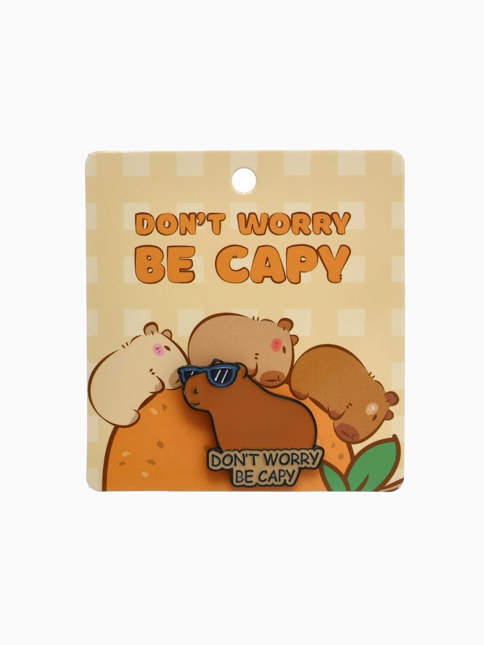 Значок «Капибара не волнуйся», оранжевый в чёрном металле