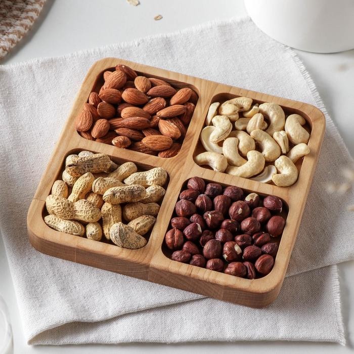 Менажница квадратная Доляна «Комо», d=20 см, 4 секции, берёза, пропитана маслом