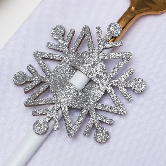 Набор новогодний для декора столовых предметов «Снежинка», 4 штуки, цвет серебро 6,5х7,5 см, 100% п/э, фетр