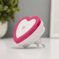Ночник LED "Сердце" реагирует на темноту 6,5х6,5х2,5 см RISALUX
