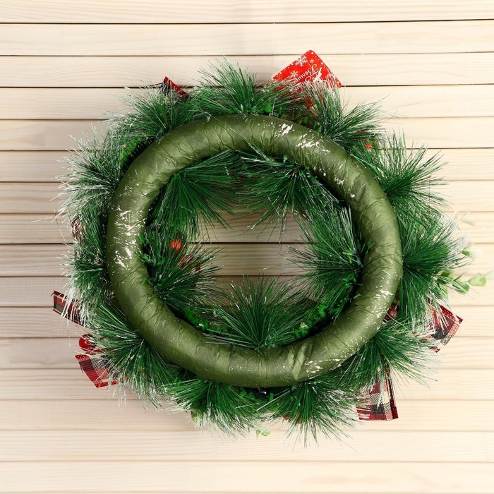 Новогодний венок d- 26 см «Зимнее волшебство. Уютная сказка» на дверь, на стену, декор бантики в клетку, шишки, шарики