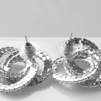 Серьги со стразами «Спираль» круг, белые в серебре