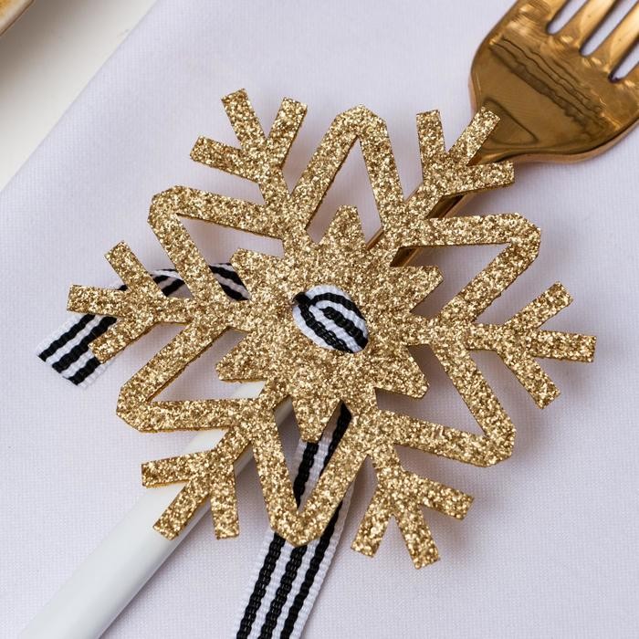 Набор для декора столовых предметов «Снежинка», 4 шт, цвет золото 7х8 см 100% п/э, фетр