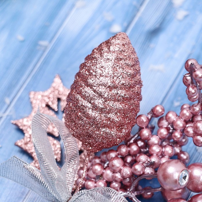 Новогодняя ветка декоративная «Зимнее волшебство. Восхищение», пластик, ягоды, шишка, бантик, 21 см, розовый