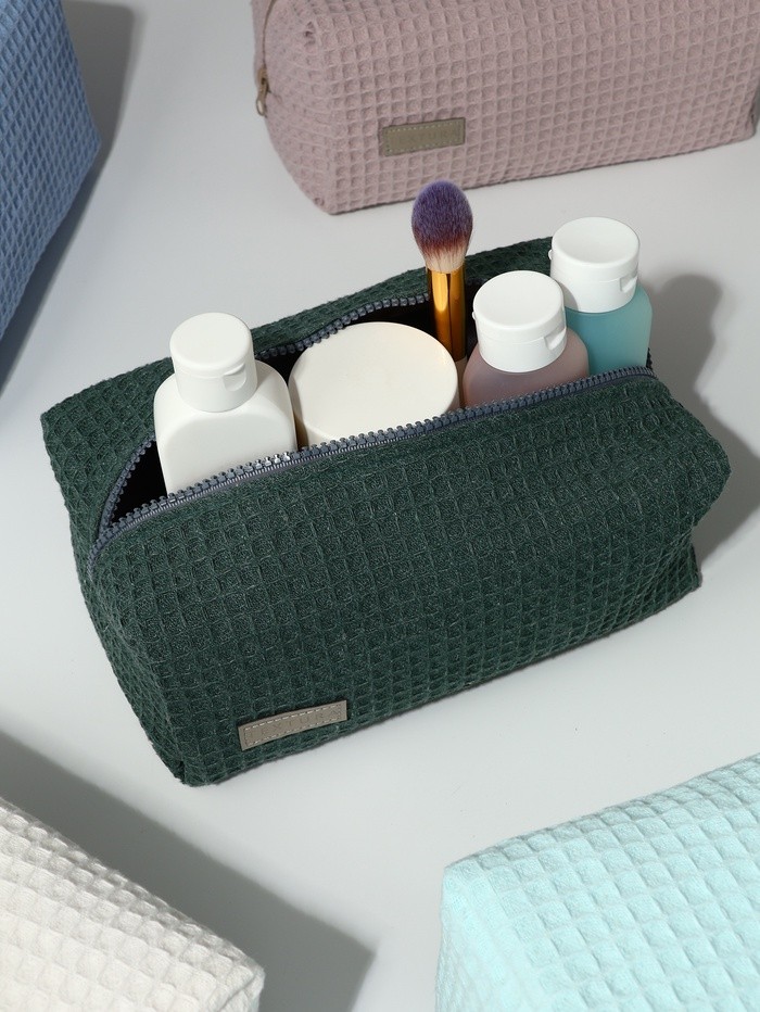 Косметичка женская на молнии TEXTURA, объёмная, большая, мягкая, вафельная текстура, зелёная