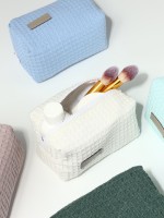 Косметичка женская на молнии TEXTURA, объёмная, маленькая, вафельная текстура, мягкая, белая