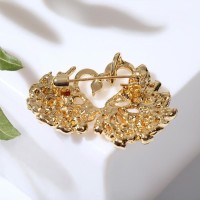 Брошь «Лебединая пара», белая в золоте