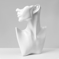 Бюст для украшений «QF. Половина лица», отверстие под серьгу, 18×5×26 см, белый