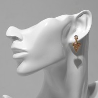 Серьги со стразами «Сердце» изящное, белые в золоте