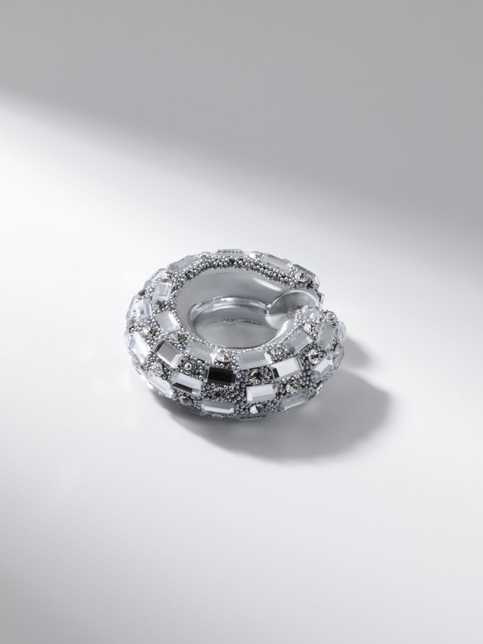 Серьги каффы «Бублик», крупные стразы, белые в серебре Серьги каффы «Бублик», крупные стразы, белые в серебре