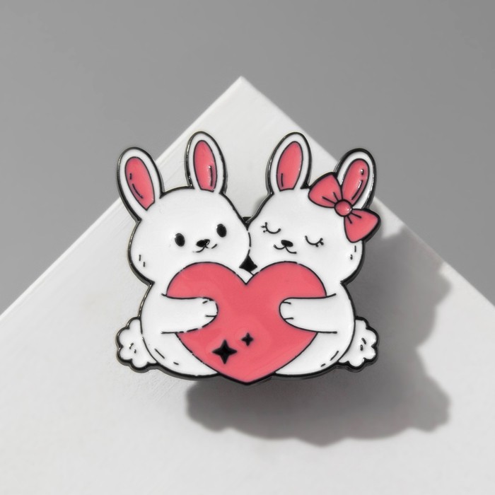 Значок «Зайчики» влюблённые, цвет бело-розовый в чёрном металле