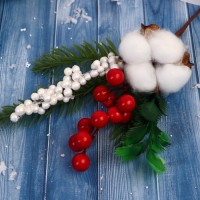 Новогодняя ветка декоративная «Зимнее волшебство. Грёзы», пластик, хлопок, ягоды, еловые, 21 см