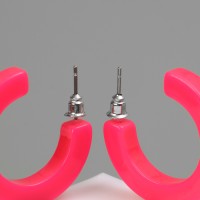 Серьги кольца акриловые QF «Дуга», d=3 см, розовые