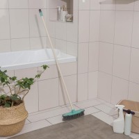 Щётка для подметания пола с силиконовыми отбойниками Доляна, окрашенный металлический черенок, 27×6×126 см, МИКС