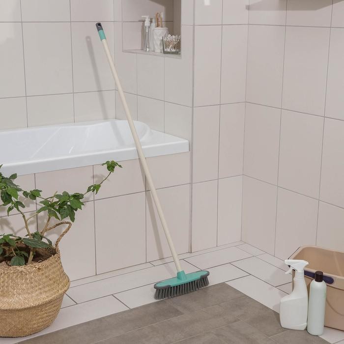 Щётка для подметания пола с силиконовыми отбойниками Доляна, окрашенный металлический черенок, 27×6×126 см, МИКС