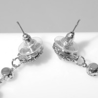 Серьги висячие со стразами «Свидание» клинок, белые в серебре,10 см