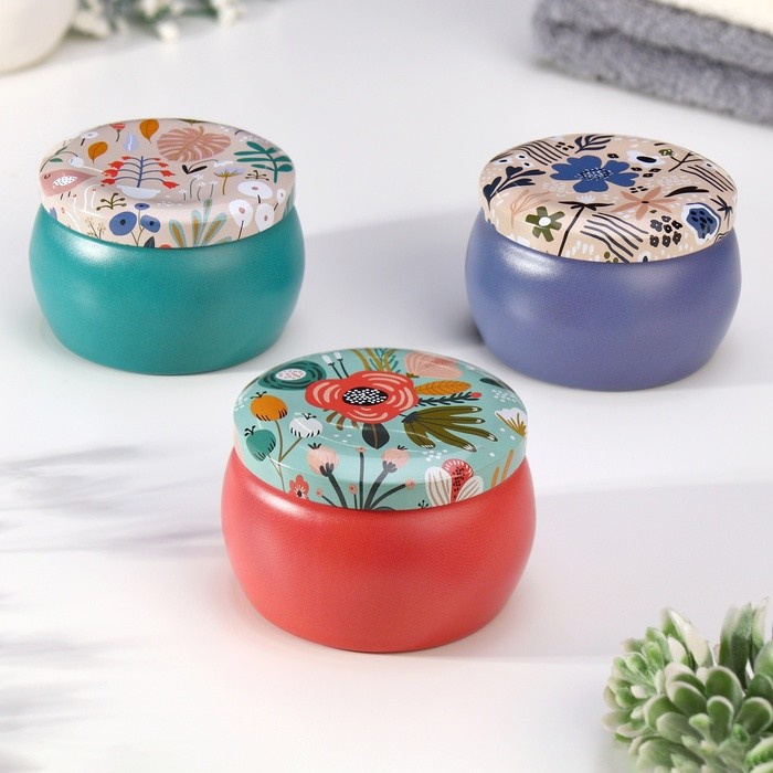 Свеча ароматическая из соевого воска с сухоцветом "Фрезия", 4,5х6 см, 80 г