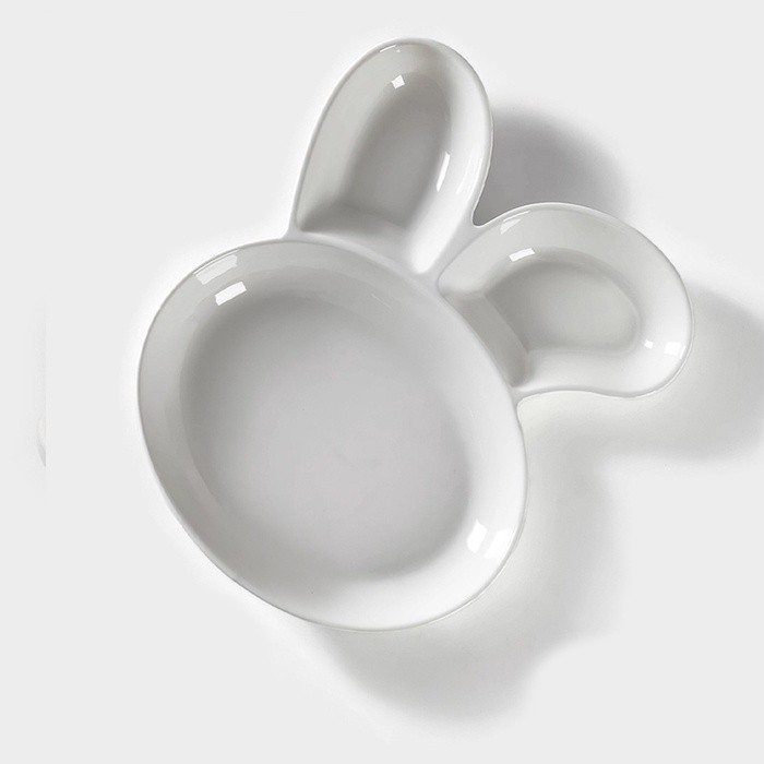 Блюдо для подачи Magistro «Ушастый зай» с двумя соусниками, 27×22.5 см, фарфор, белое