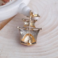 Брошь «Корабль» паруса, красная в золоте