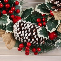 Новогодний венок d-40 см «Зимнее волшебство. Лесной фестиваль» на дверь, на стену, декор листочки, ягоды, шишки