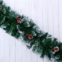 Новогодняя хвойная гирлянда 270 см «Зимнее волшебство. Иней» на дверь, на стену, сваг еловый, декор шишки, ягоды, 200 веток