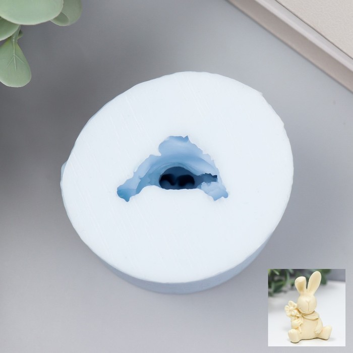 Молд силикон "Заяц с букетом" 3,8х2,7х5,4 см  МИКС