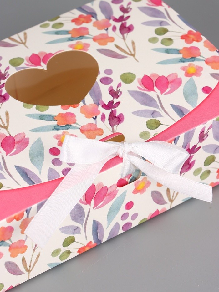 Подарочная коробка сборная с окном «Розовые цветы», 16.5×11, 5×5 см