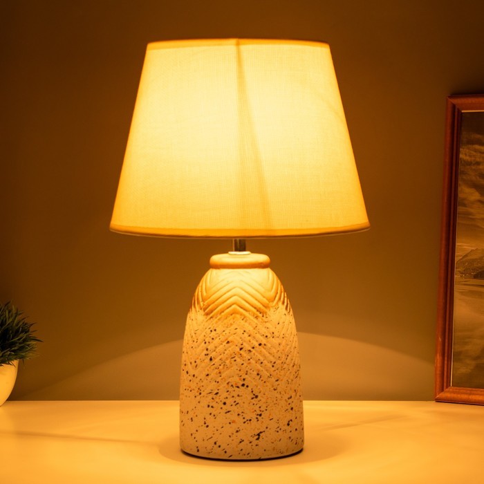 Лампа настольная "Киу" 1х40Вт Е14 белый/золото 22х22х34см