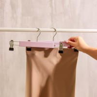 Вешалки для брюк и юбок LaDо́m Brillant, 28×12×2.8 см, 2 шт., деревянные, с зажимами, розовые
