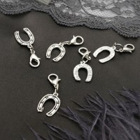 Шарм для браслета «Оберег» подкова на удачу, цвет серебряный