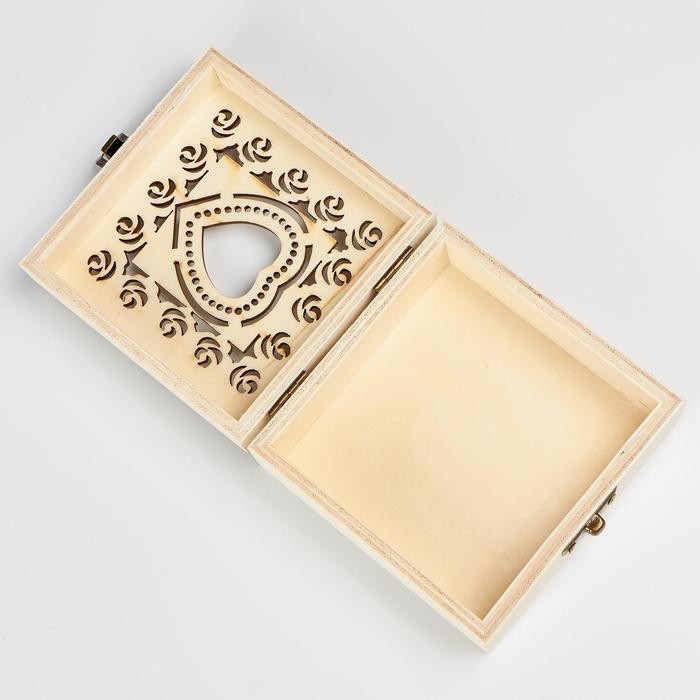 Шкатулка дерево под роспись "Сердце и розы" 5х10х10 см