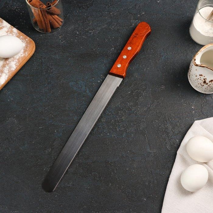 Нож для бисквита мелкие зубцы, рабочая поверхность 25 см, деревянная ручка, толщина лезвия 0,8 мм