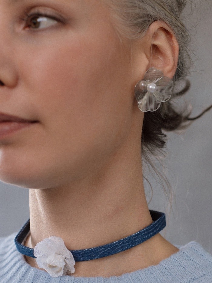 Серьги с жемчугом «Цветы» лёгкие, цвет белый в серебре