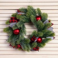 Венок новогодний d=30 см «Зимнее волшебство. Уютная сказка», с полосатыми лентами и шарами